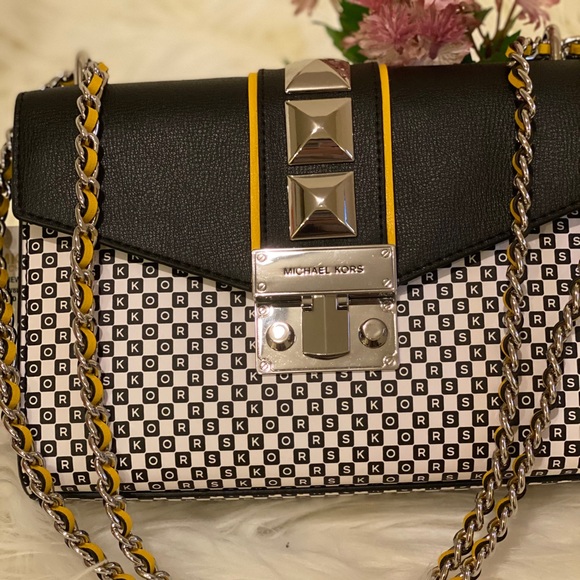 Michael Kors Rose MD Flap - Picture 5 of 14